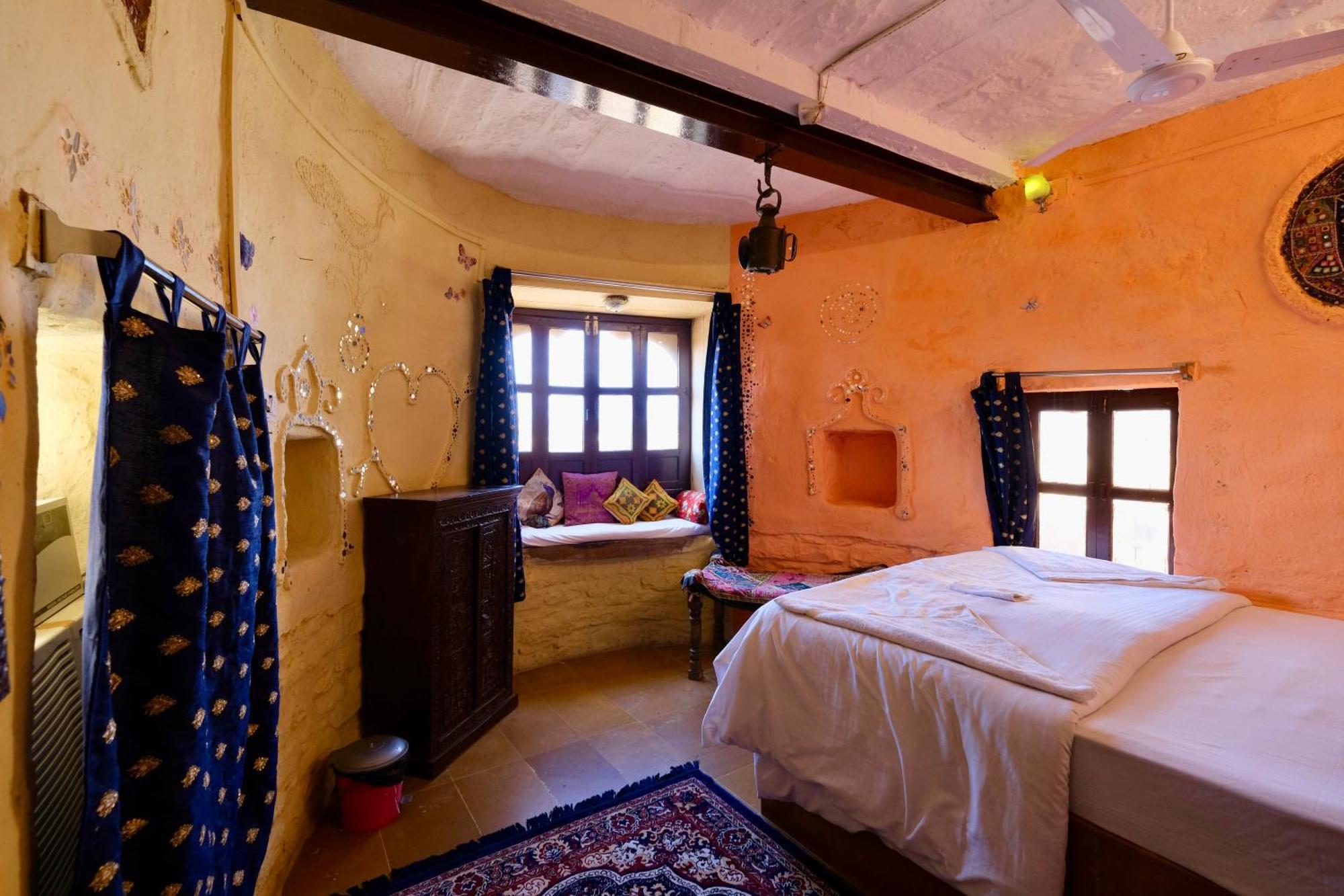 Saffron Guest House Jaisalmer Bagian luar foto