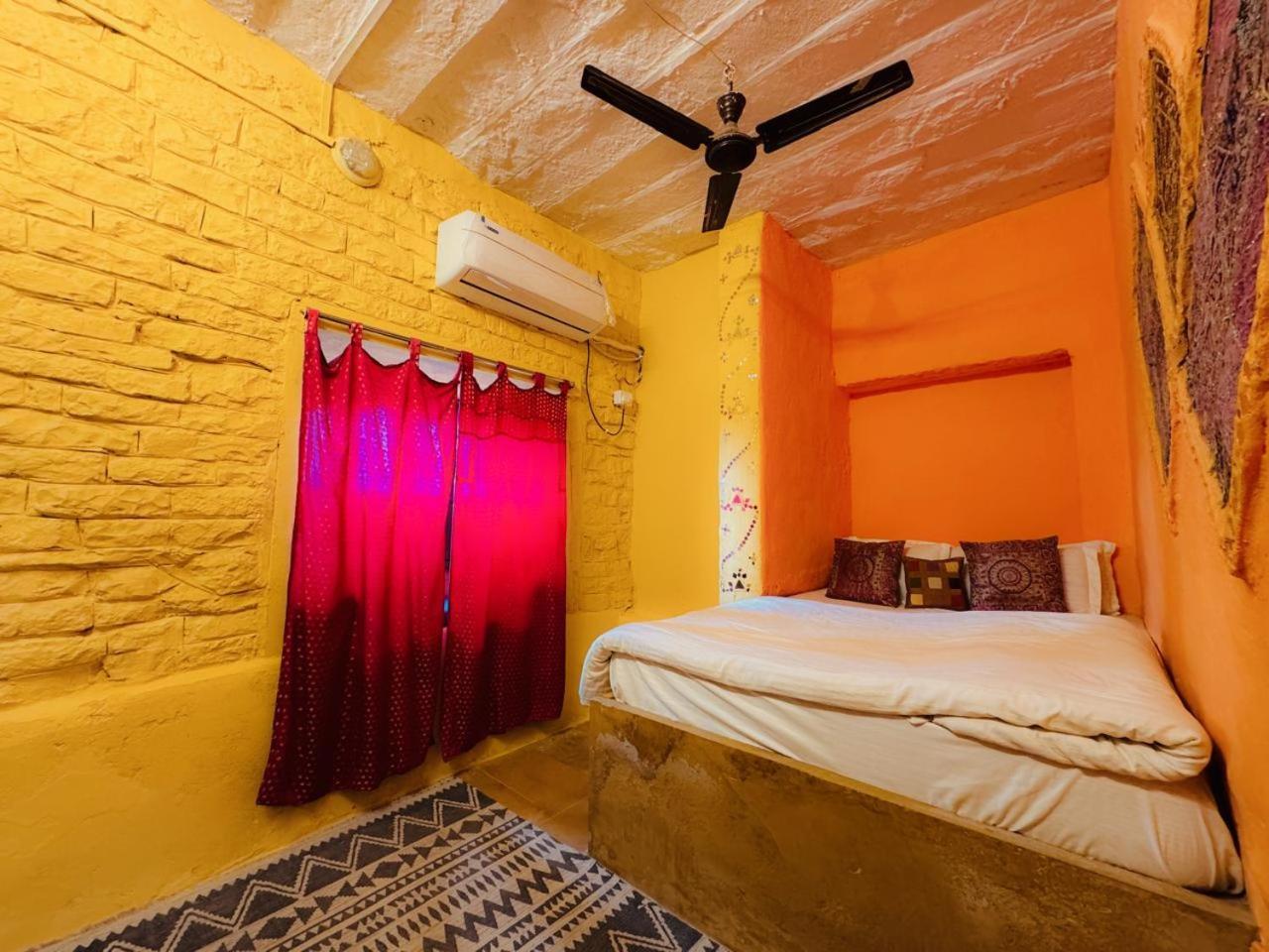 Saffron Guest House Jaisalmer Bagian luar foto